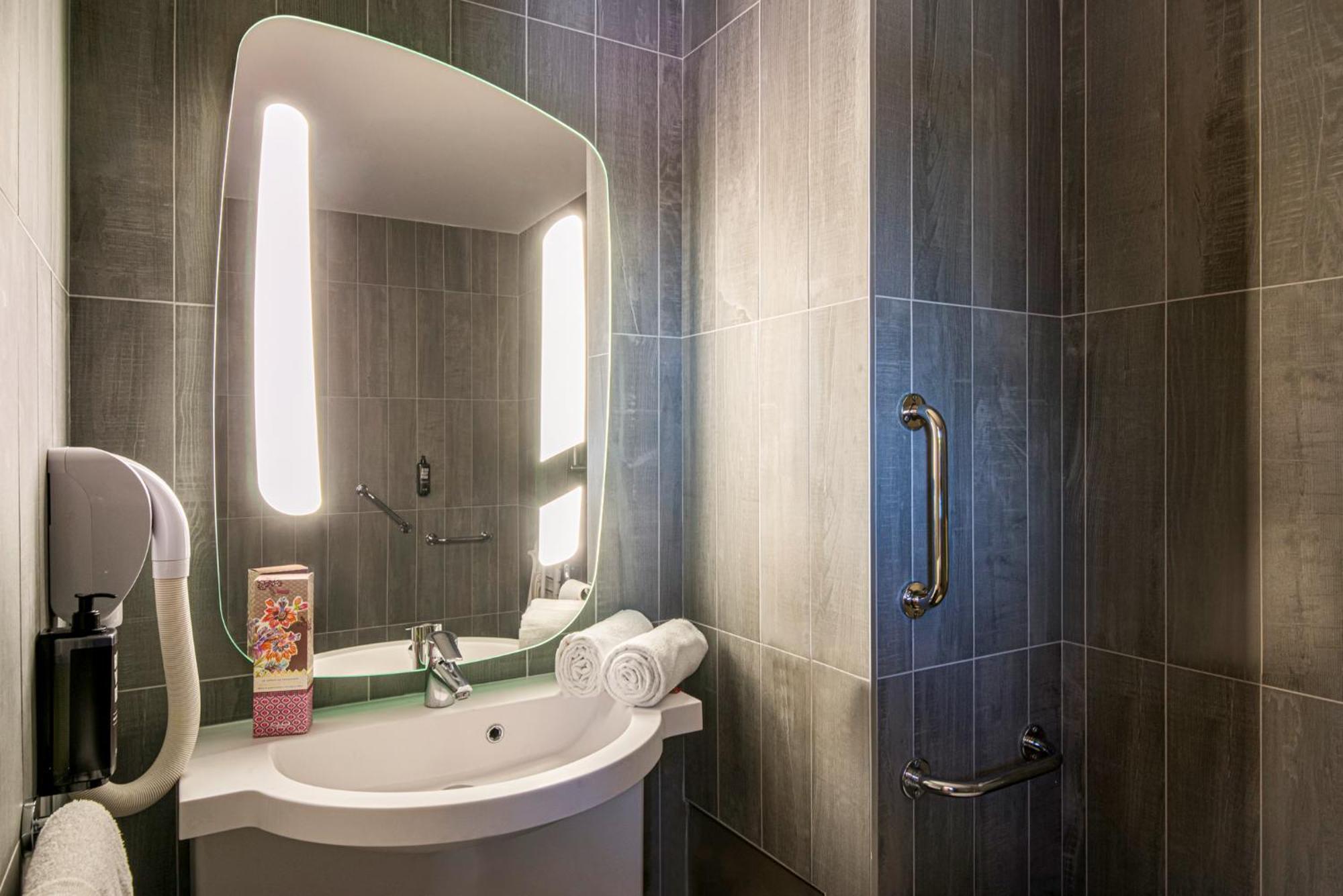 Hotel Ibis Manosque Cadarache Zewnętrze zdjęcie