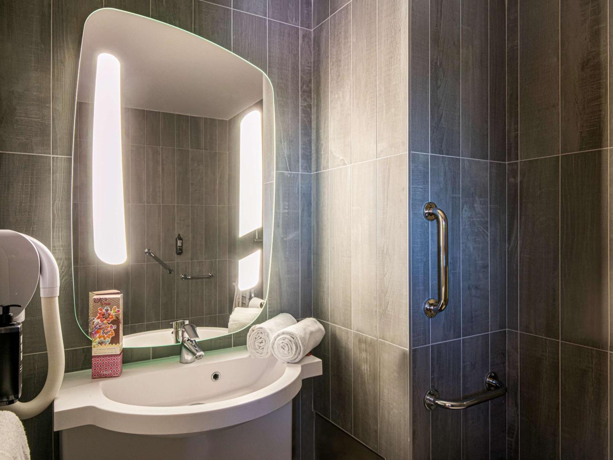 Hotel Ibis Manosque Cadarache Zewnętrze zdjęcie