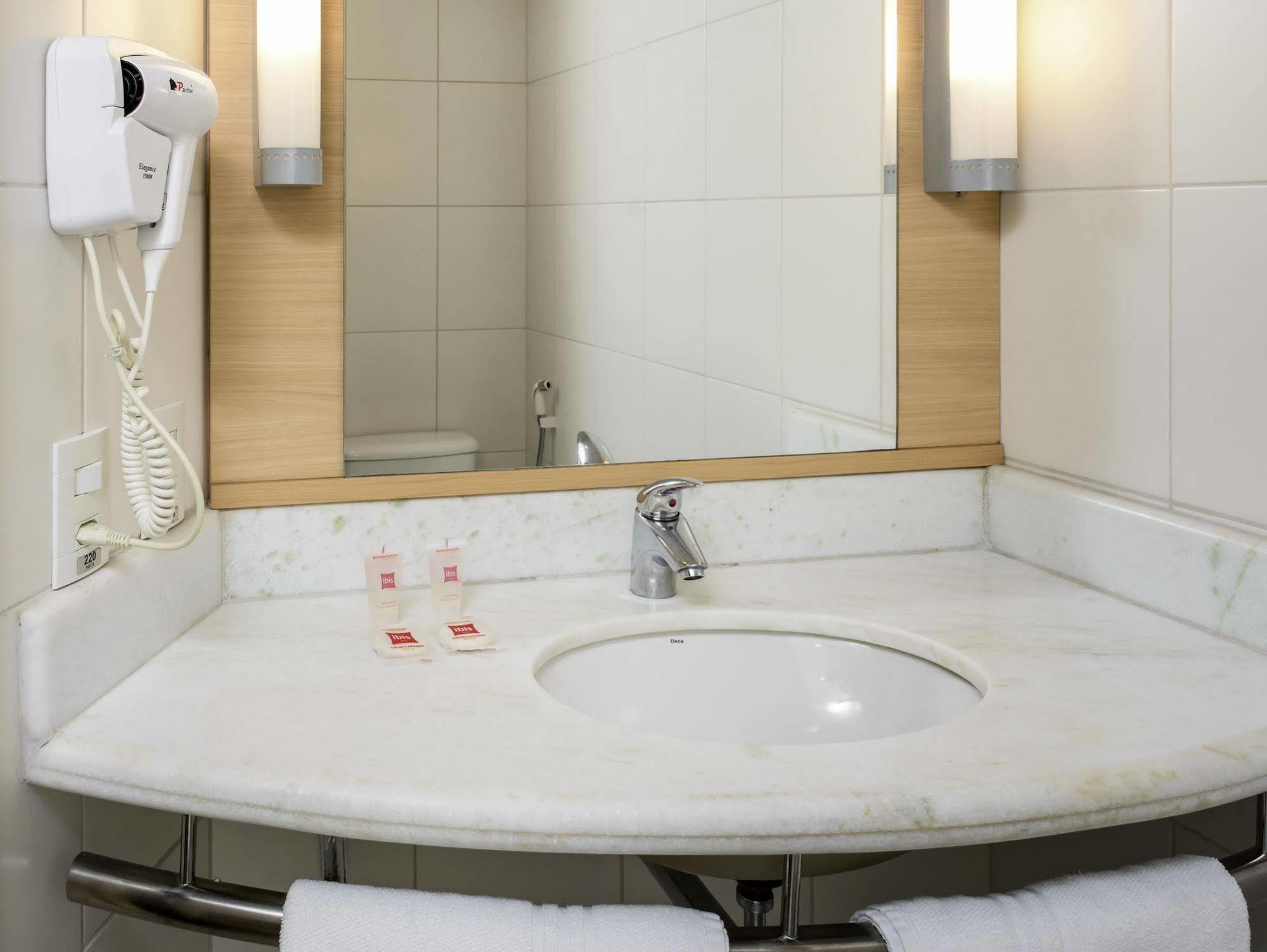 Hotel Ibis Manosque Cadarache Zewnętrze zdjęcie